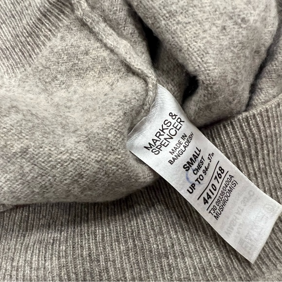 Cashmere sweater 🌧🫶 - Picture 4 of 5